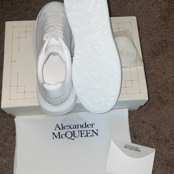 Alexander McQueen - Picture 3 of 5